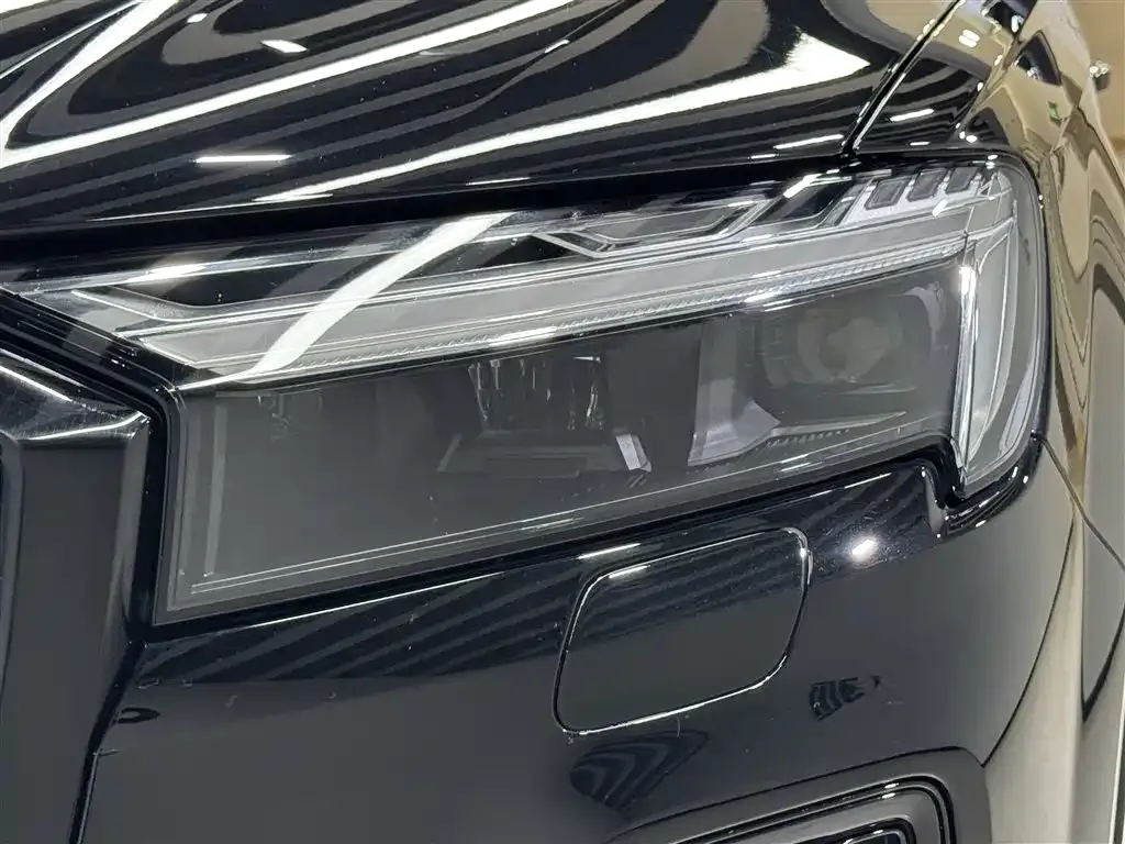 Audi Q7 2024 из CN, фото 7