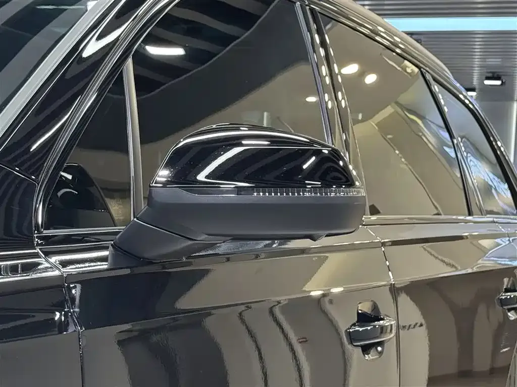 Audi Q7 2024 из CN, фото 8