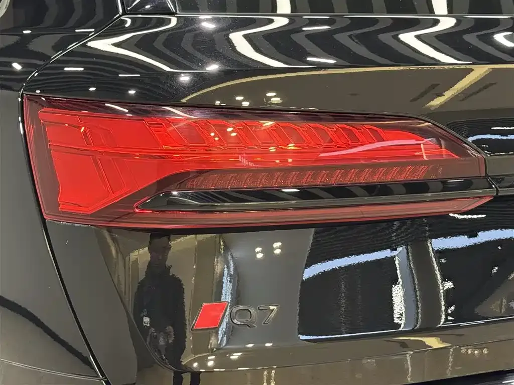 Audi Q7 2024 из CN, фото 9