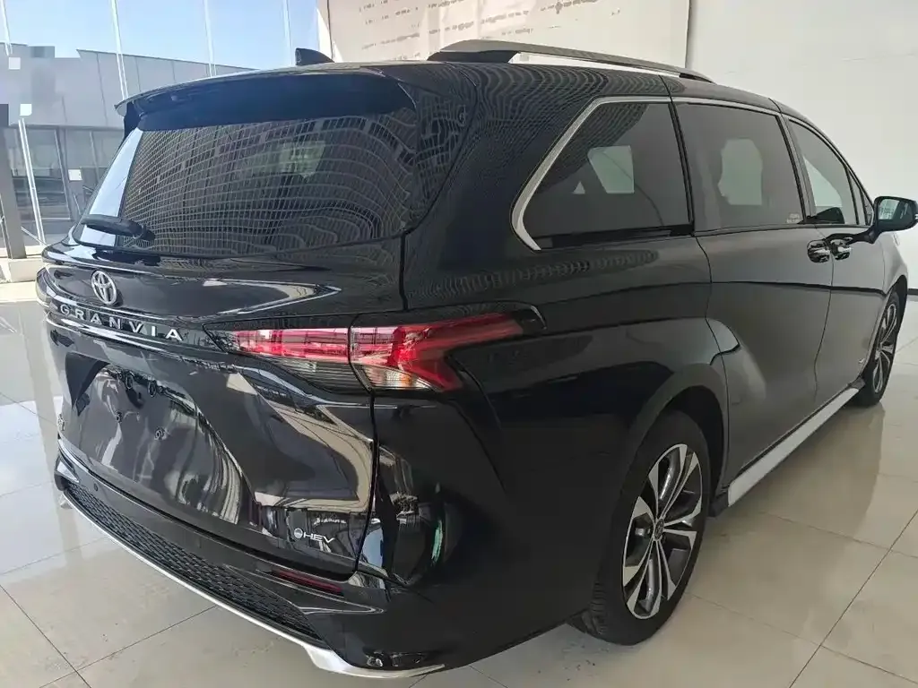 Toyota Granvia 2025 из CN, фото 4