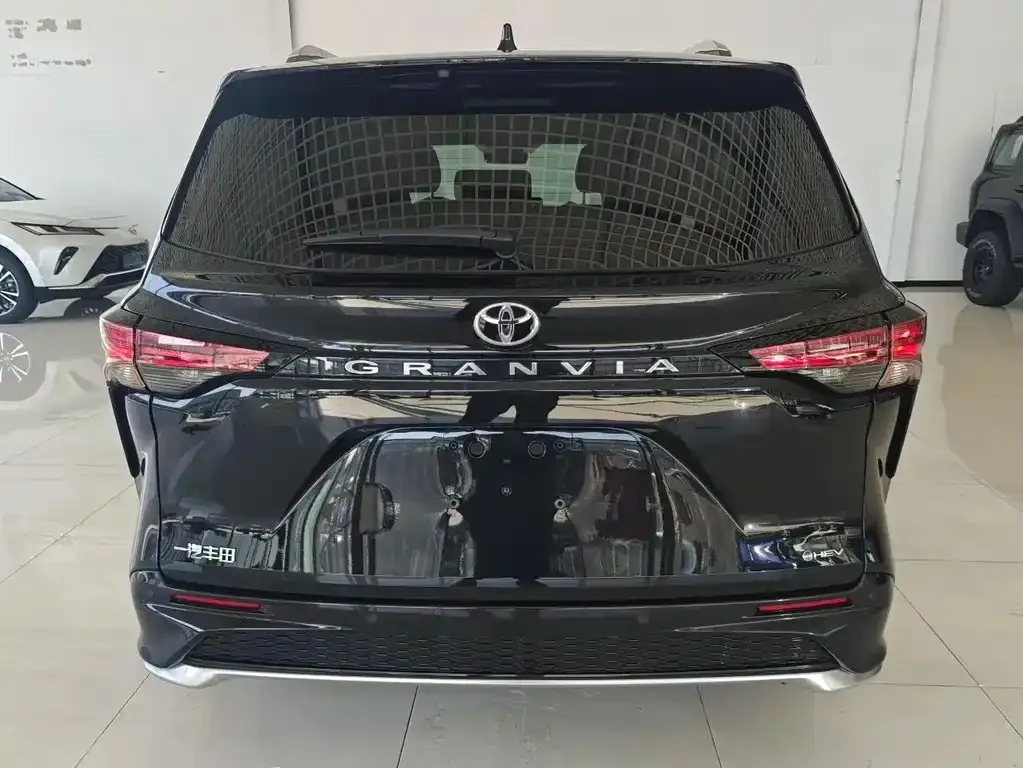 Toyota Granvia 2025 из CN, фото 5
