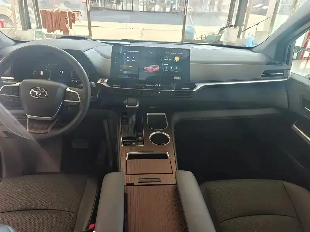 Toyota Granvia 2025 из CN, фото 7
