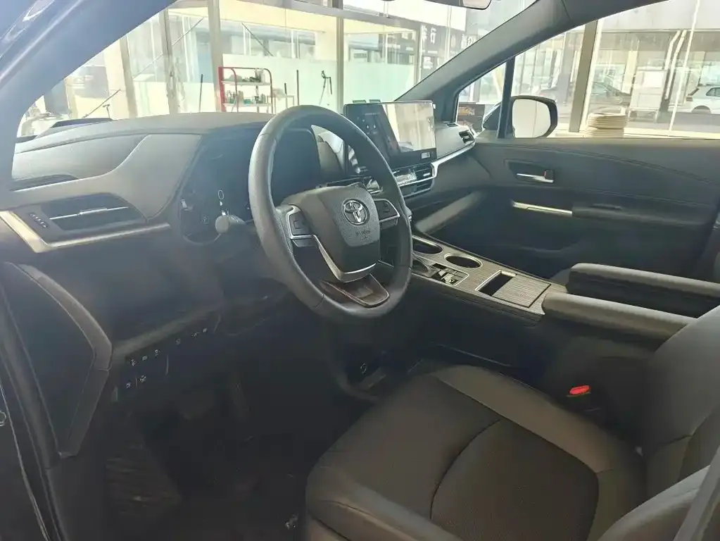 Toyota Granvia 2025 из CN, фото 8