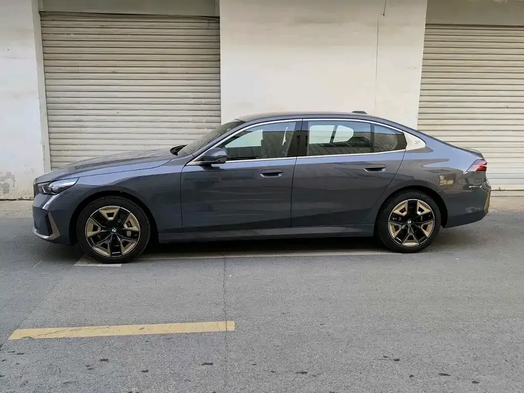 BMW 5 Series 2024 из CN, фото 4