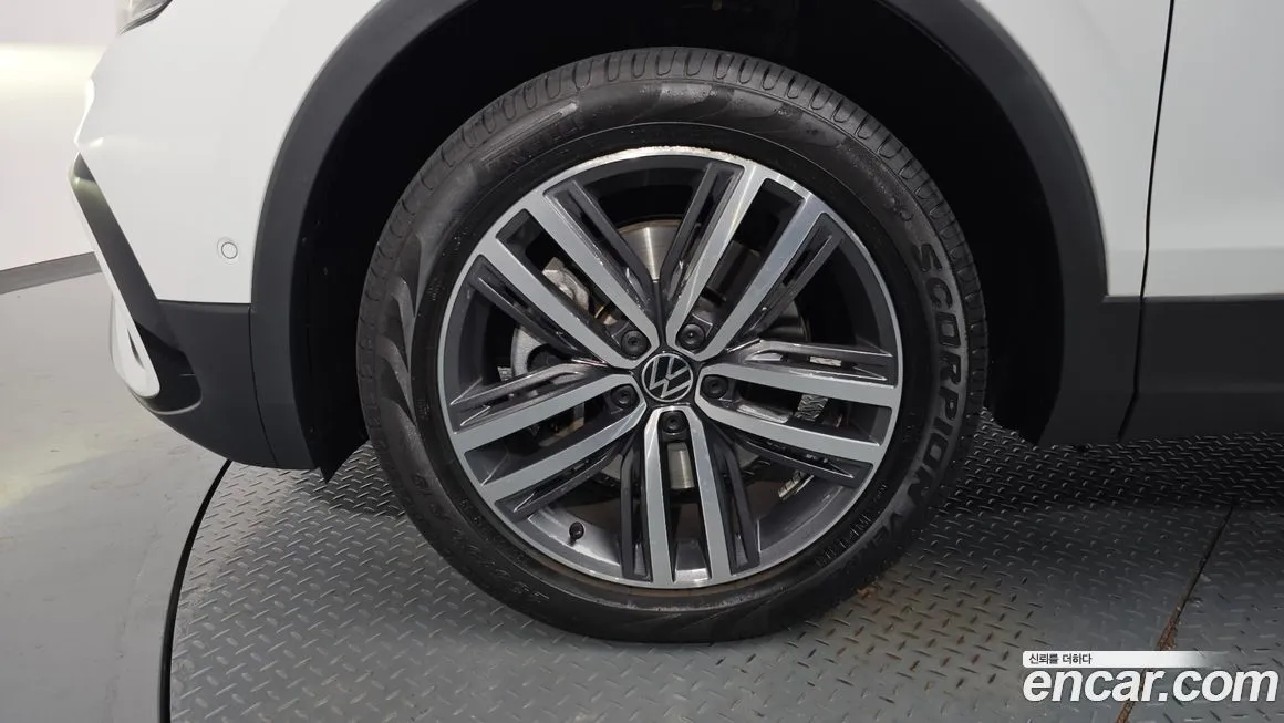 Volkswagen Tiguan — фото 5