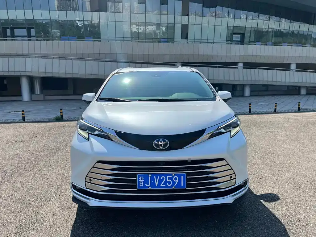 Toyota Sienna 2022 из CN, фото 1