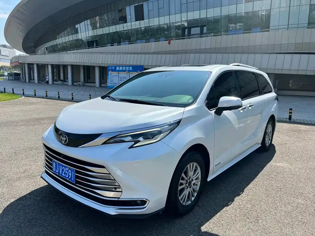Toyota Sienna 2022 из CN, фото 2
