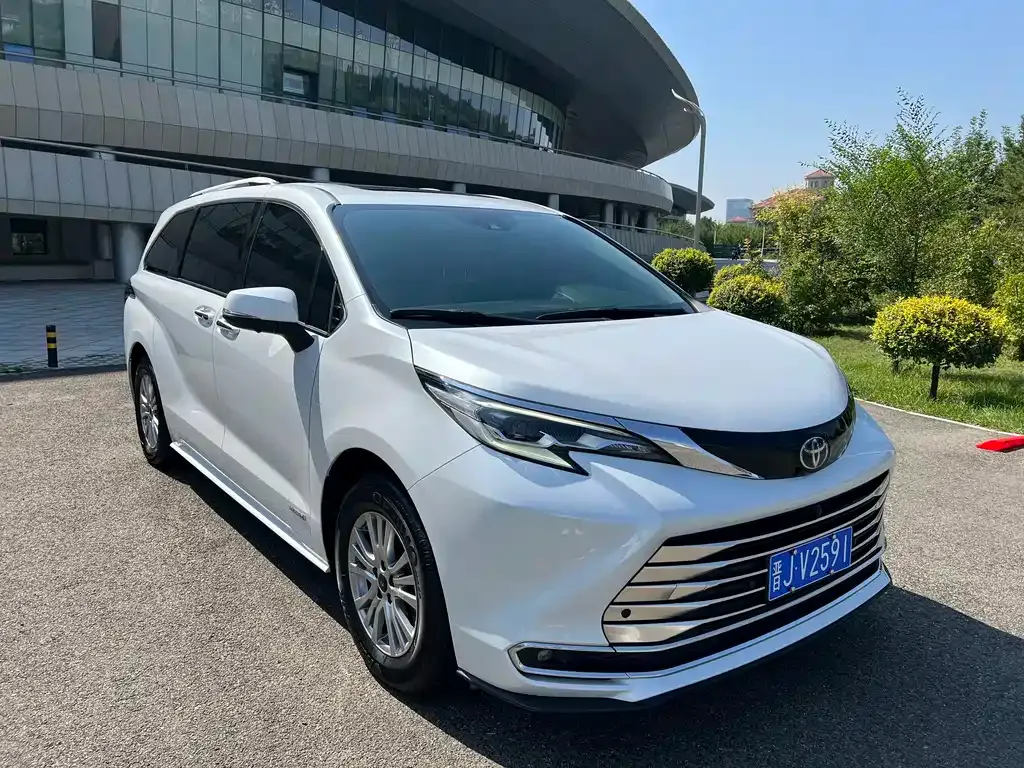 Toyota Sienna 2022 из CN, фото 3