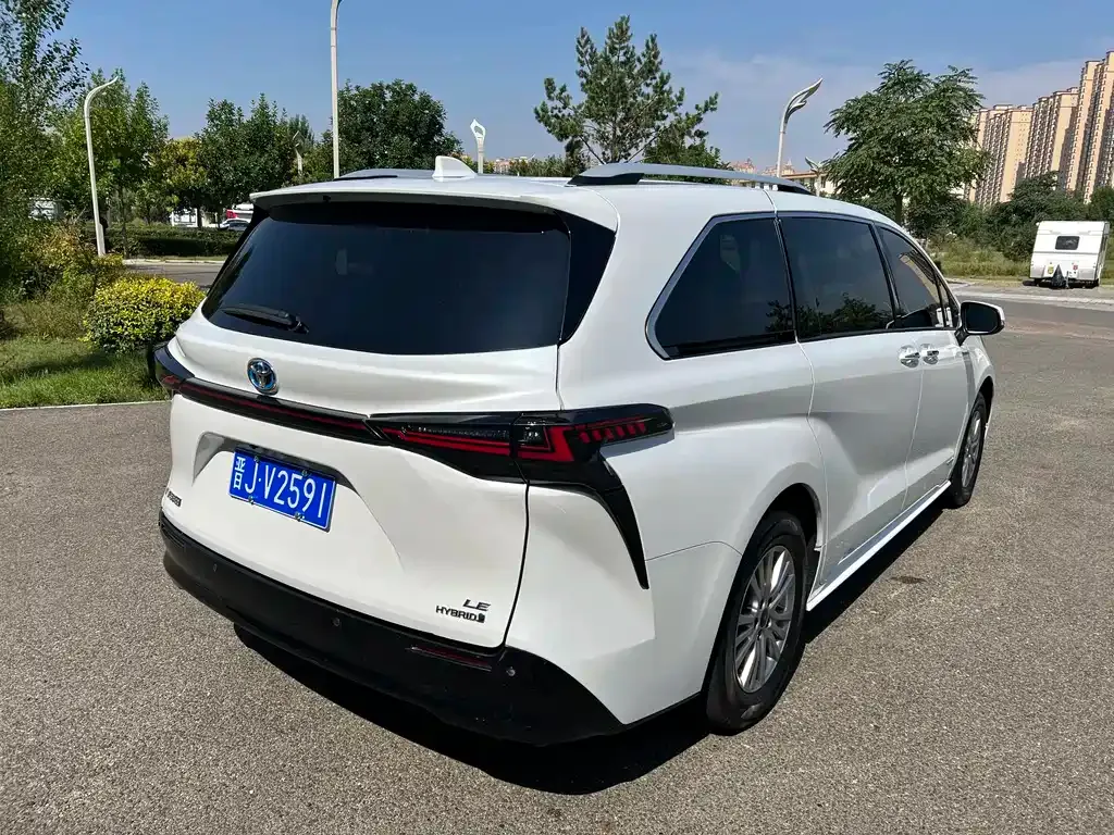 Toyota Sienna 2022 из CN, фото 4