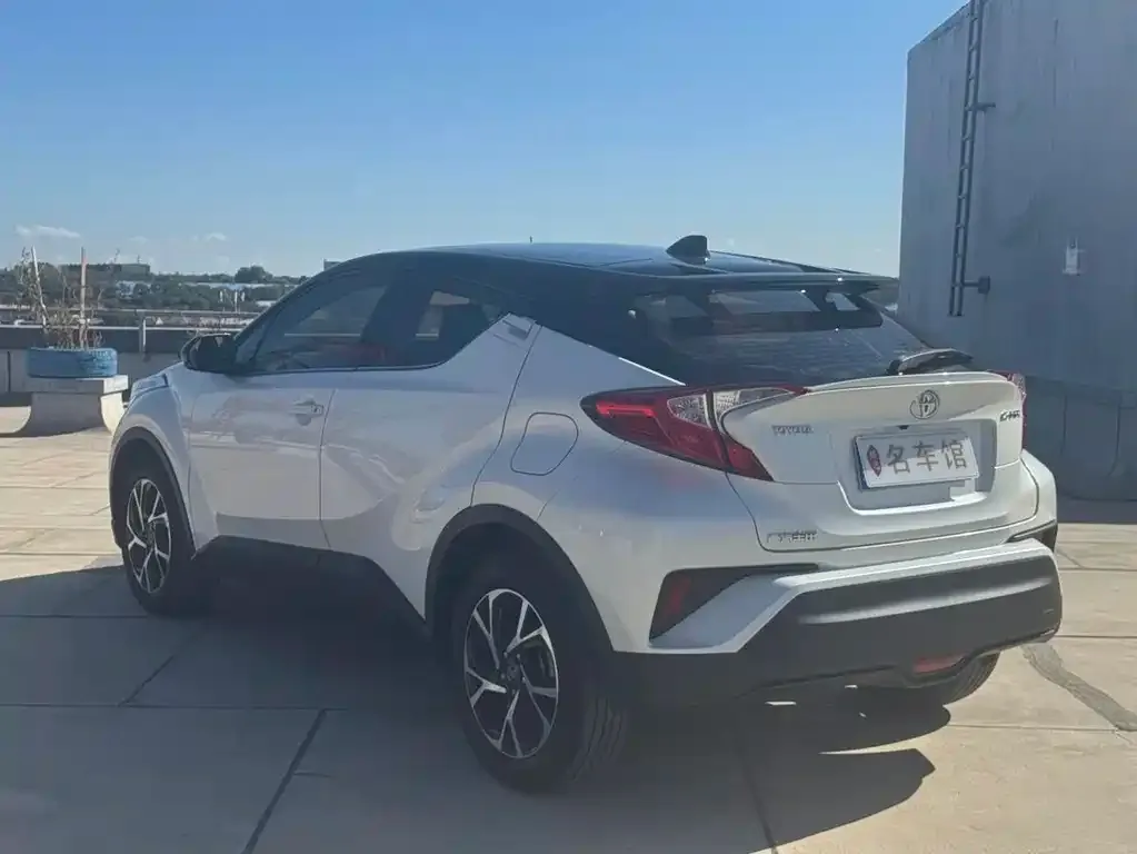 Toyota C-HR — фото 2