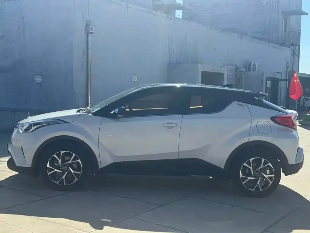 Toyota C-HR — фото 8