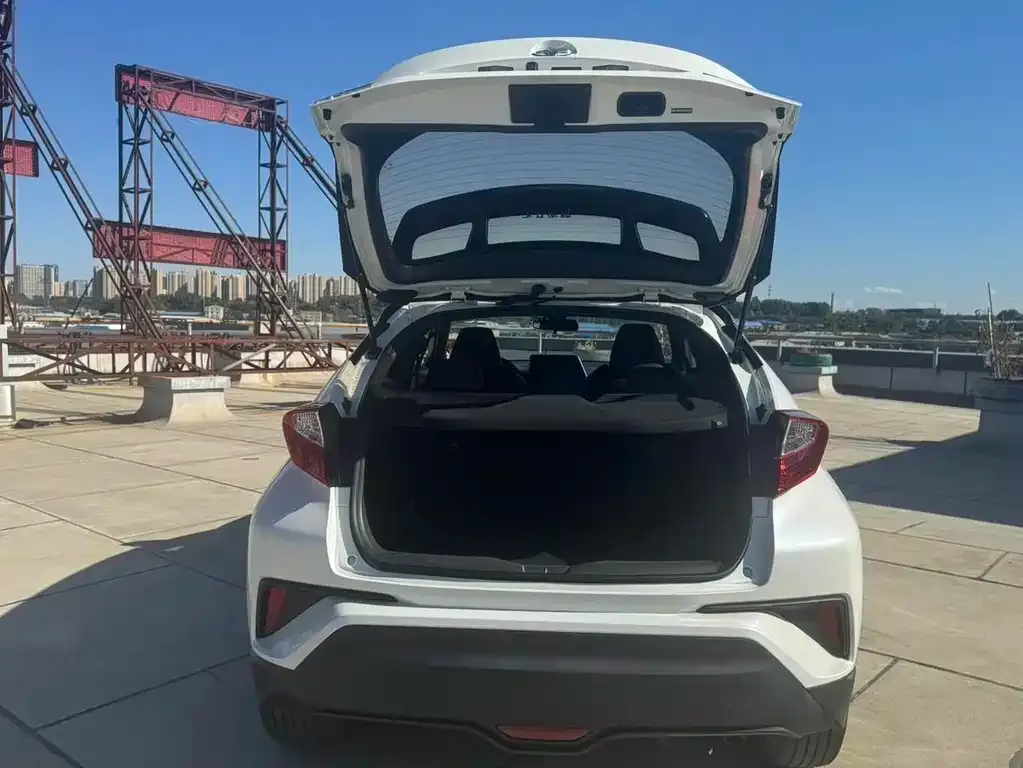 Toyota C-HR — фото 9