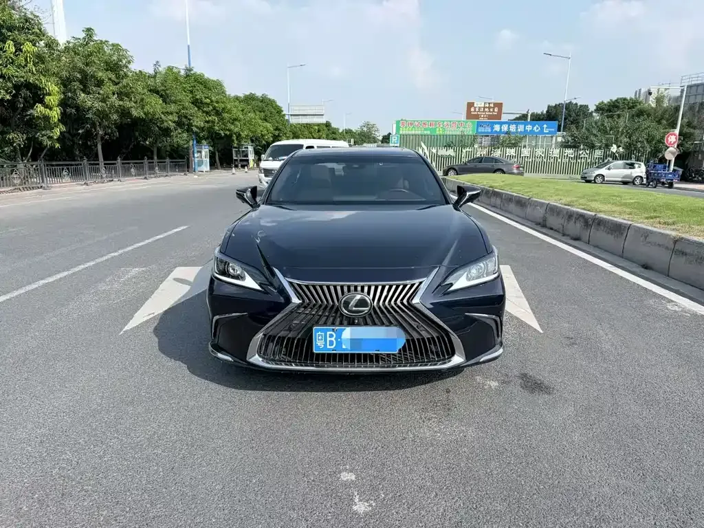 Lexus ES 2021 из CN, фото 2