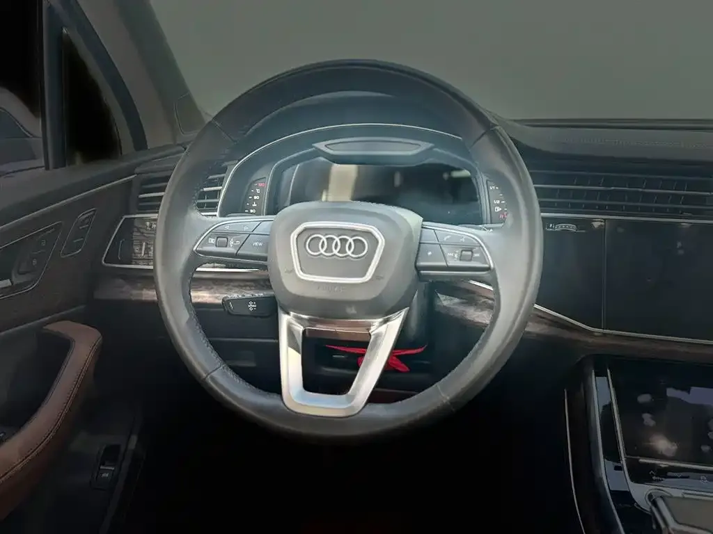 Audi Q7 — фото 10