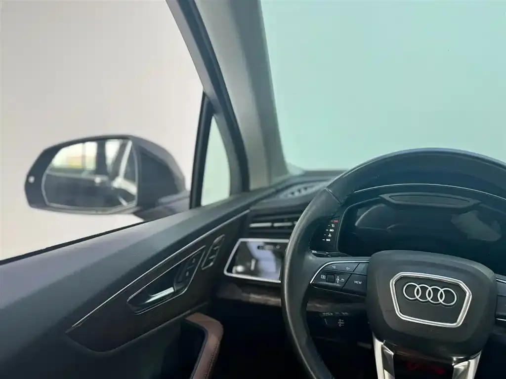 Audi Q7 — фото 9