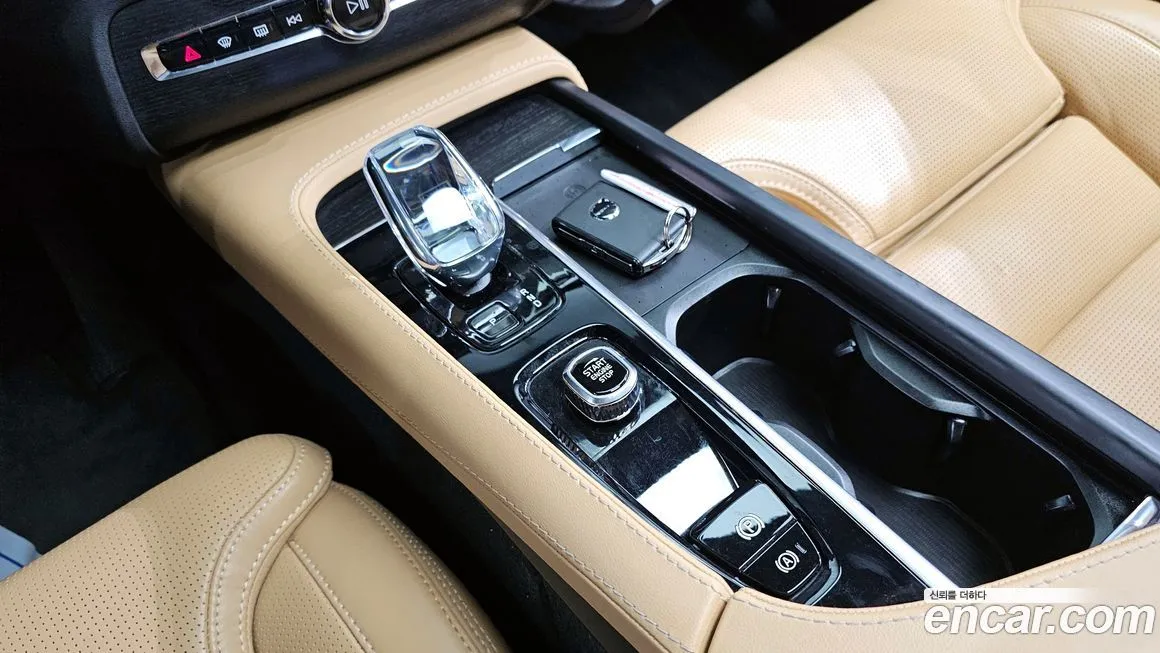 Volvo XC90 — фото 9