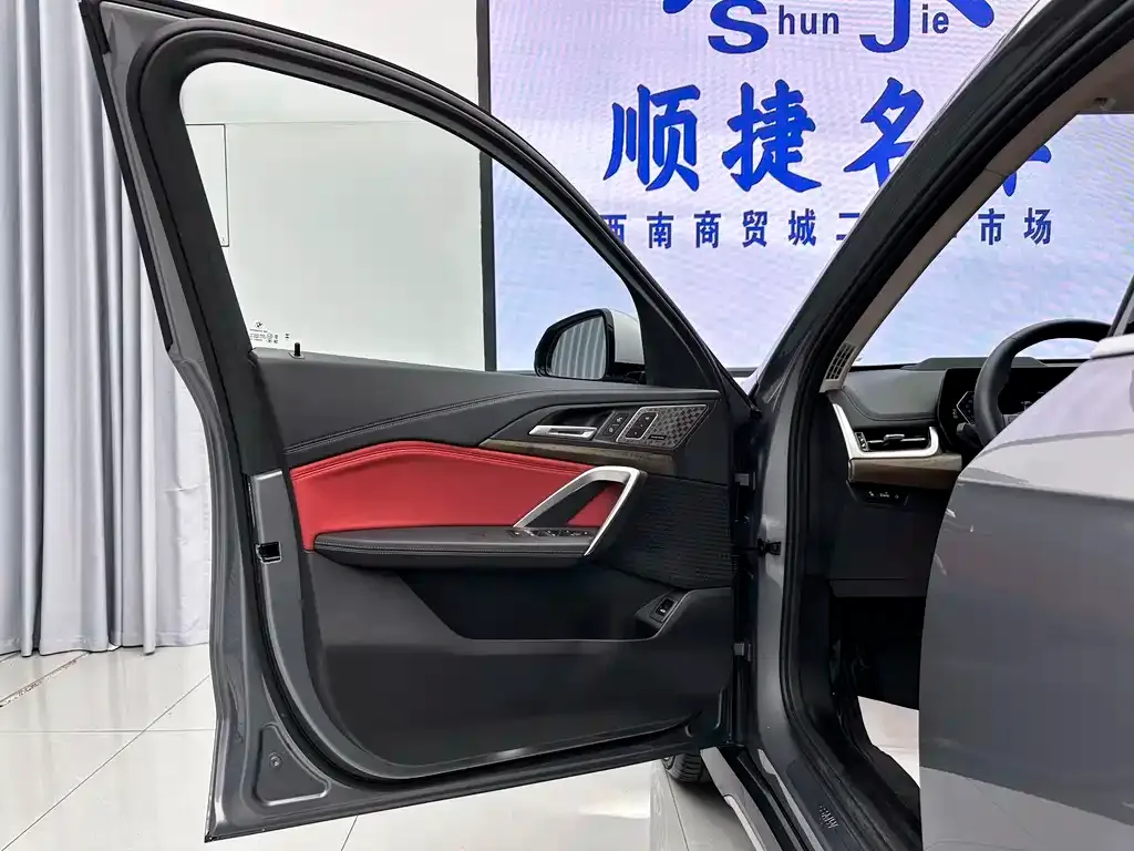 BMW iX1 2023 из CN, фото 8