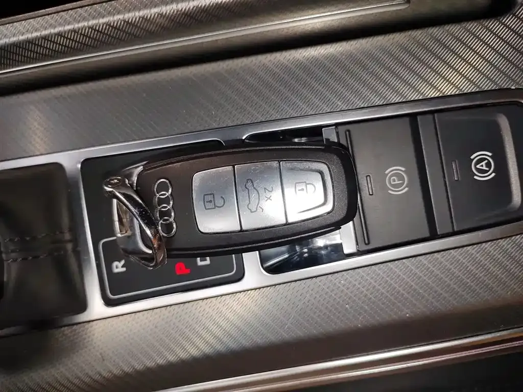Audi A6L 2021 из CN, фото 9