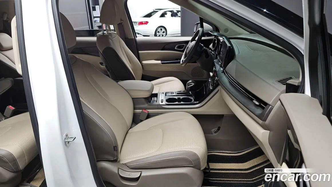 Kia Carnival — фото 10