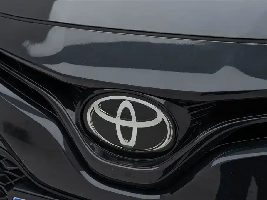 Toyota Camry — фото 10