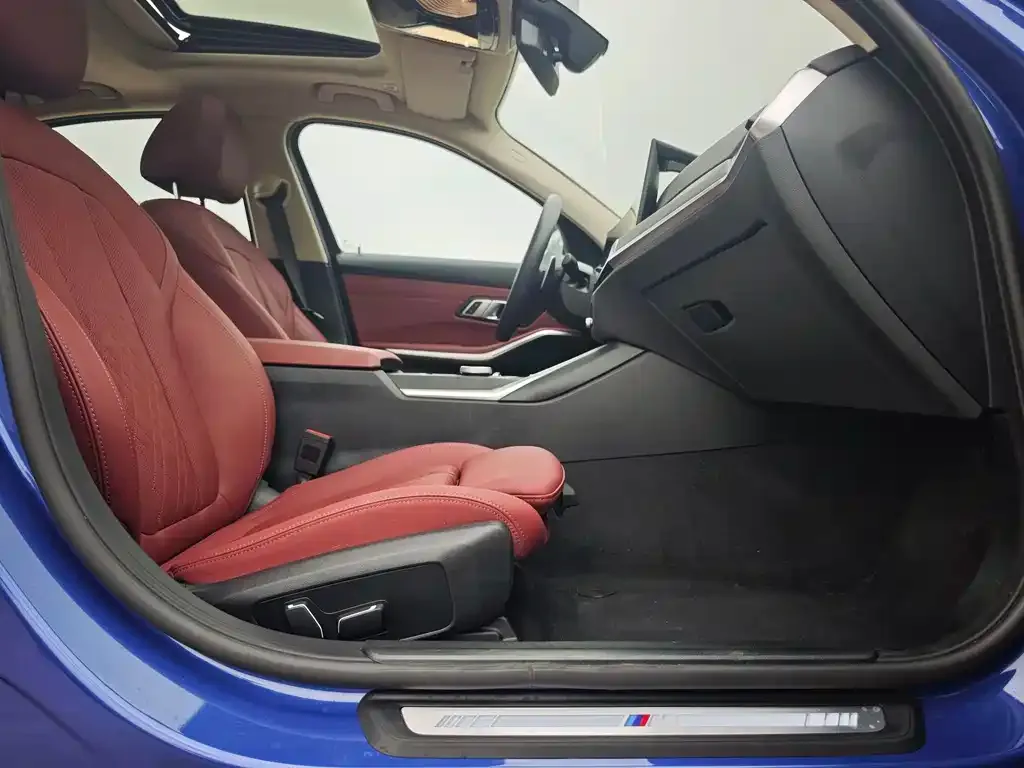 BMW 3 Series 2024 из CN, фото 10