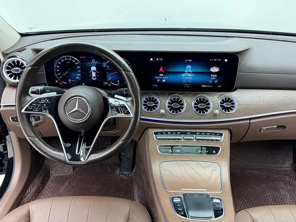 Mercedes-Benz E-Class — фото 10