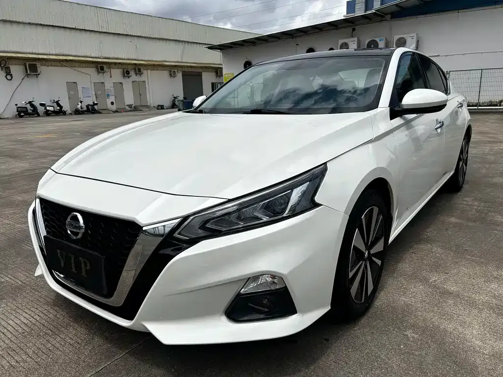 Nissan Teana — фото 1