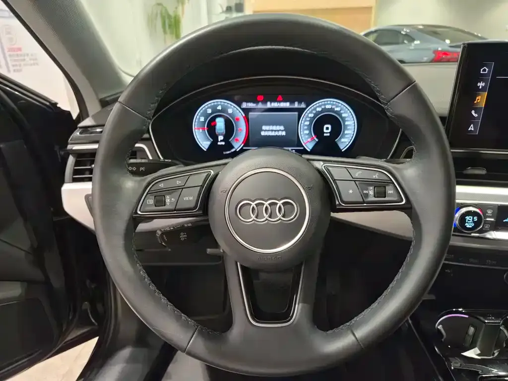 Audi A4 (Import) — фото 8