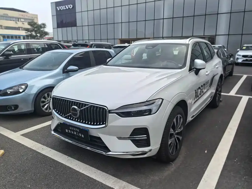 Volvo XC60 — фото 1