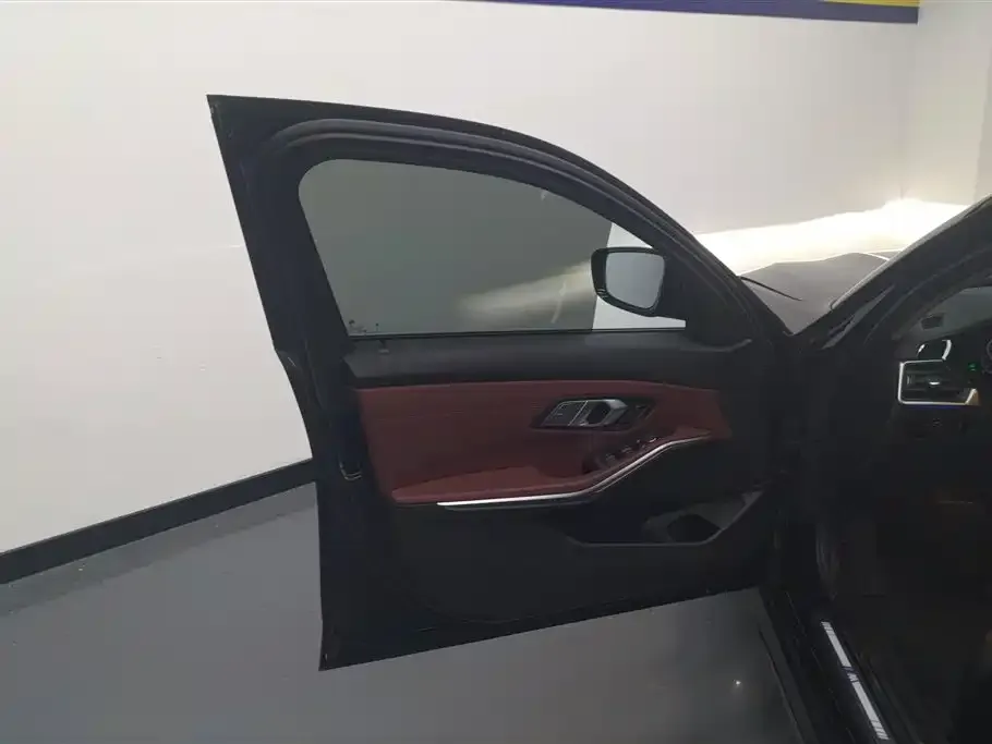 BMW 3 Series 2022 из CN, фото 7
