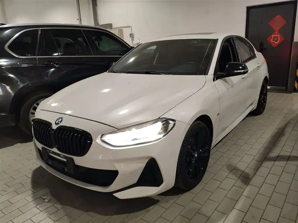 BMW 1 Series 2021 из CN, фото 1