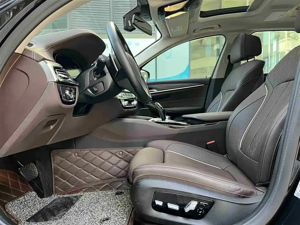 BMW 5 Series 2022 из CN, фото 7