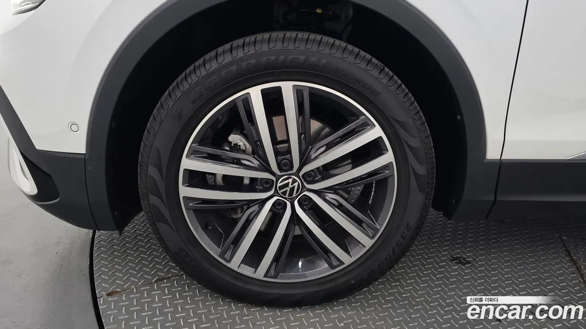 Volkswagen Tiguan — фото 5