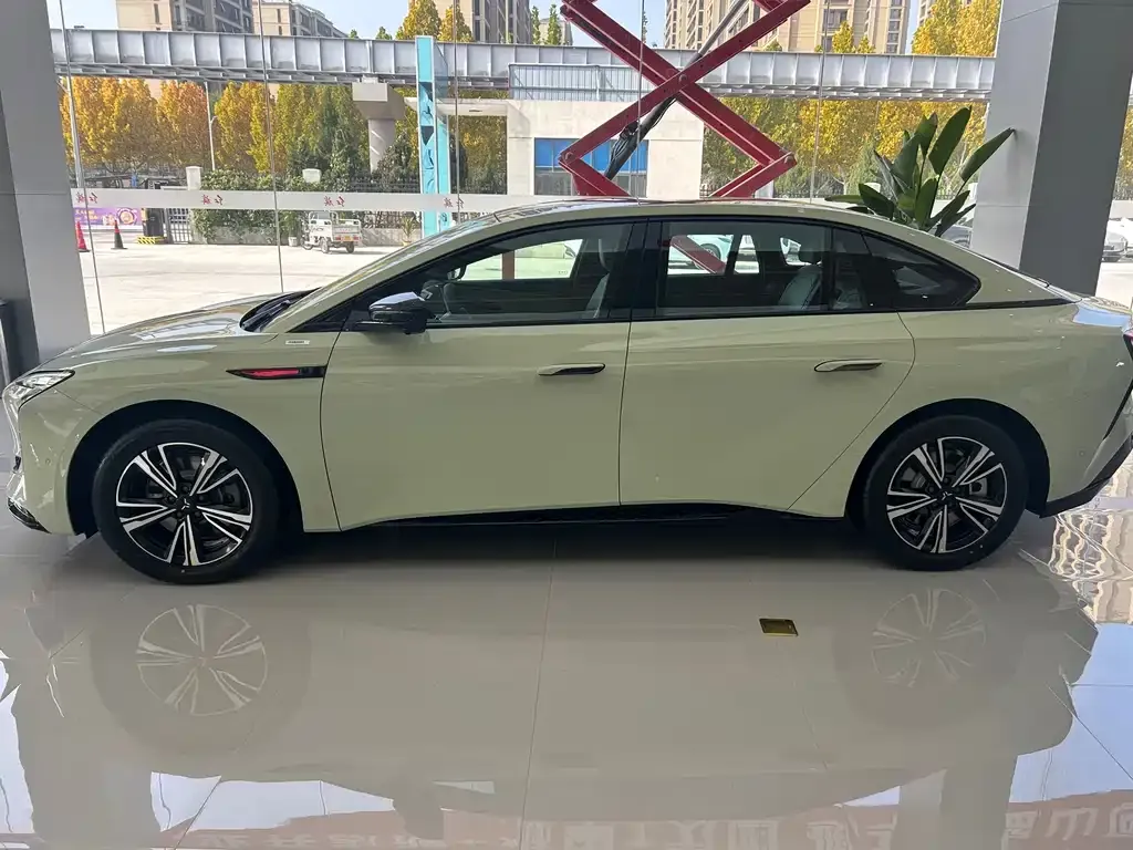 Hongqi EH7 2025 из CN, фото 2
