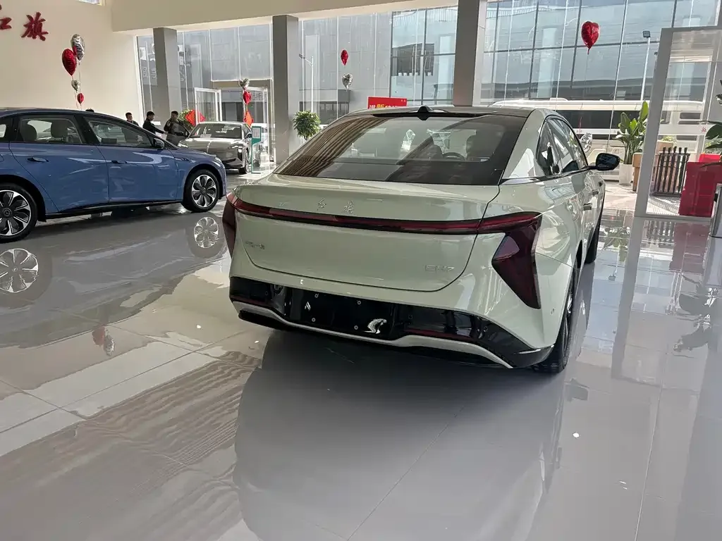 Hongqi EH7 2025 из CN, фото 3