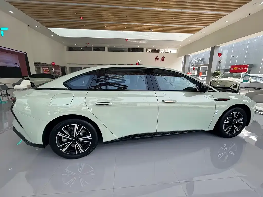 Hongqi EH7 2025 из CN, фото 4