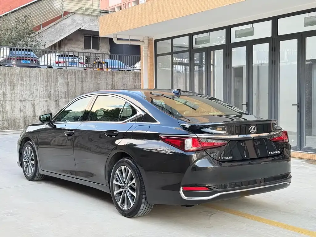 Lexus ES 2025 из CN, фото 6