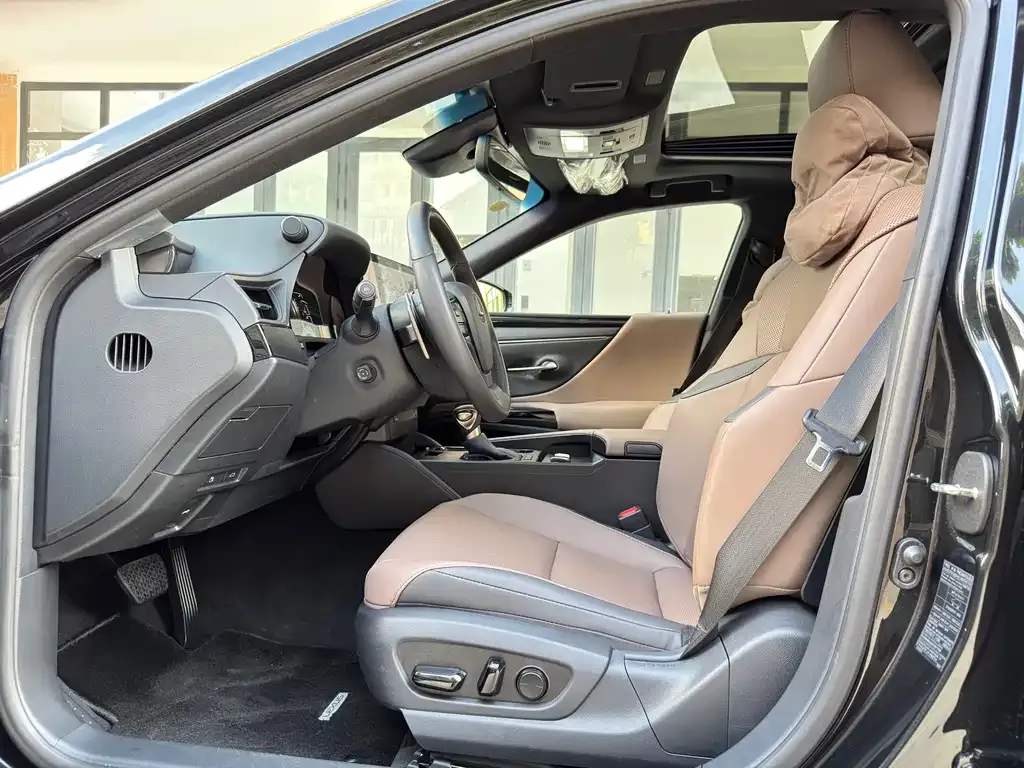 Lexus ES 2025 из CN, фото 7