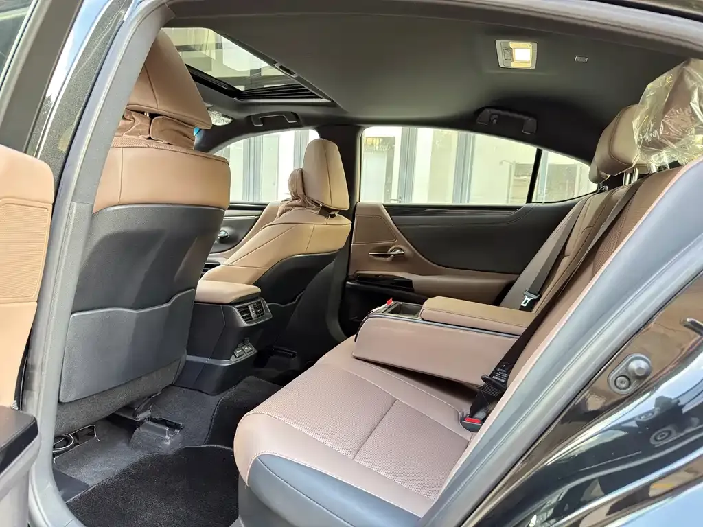 Lexus ES 2025 из CN, фото 9