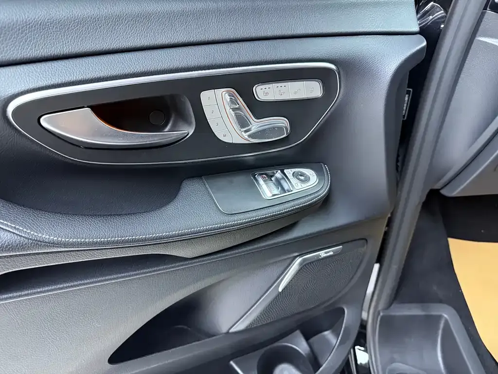 Mercedes-Benz V-Class 2023 из CN, фото 8
