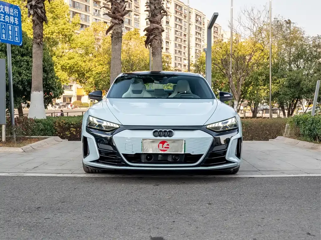 Audi e-tron GT 2024 из CN, фото 2