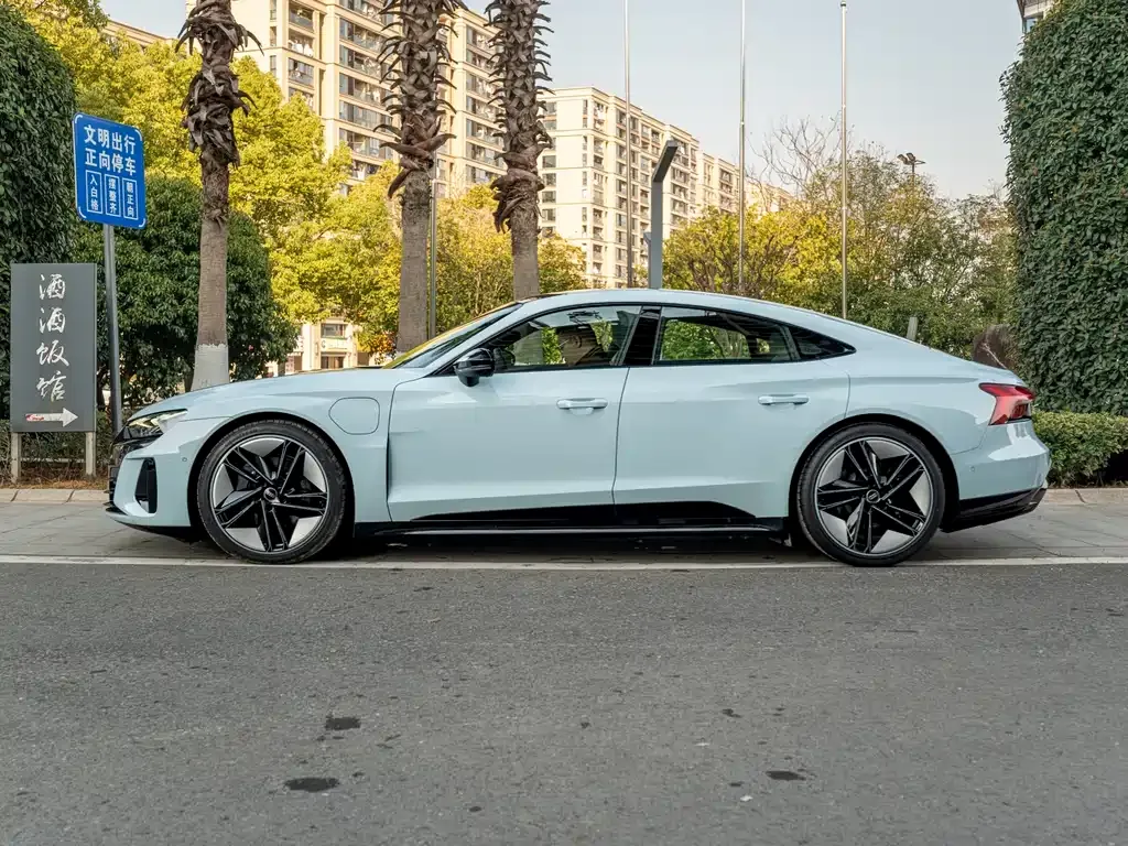 Audi e-tron GT 2024 из CN, фото 3
