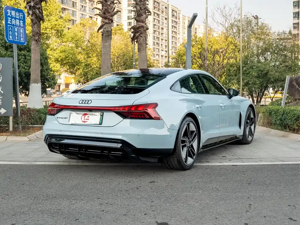 Audi e-tron GT 2024 из CN, фото 5