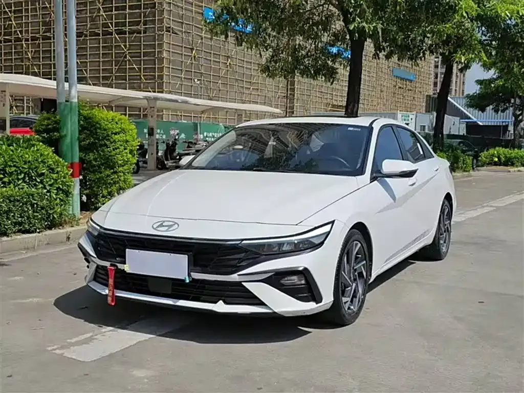 Hyundai Elantra 2023 из CN, фото 1