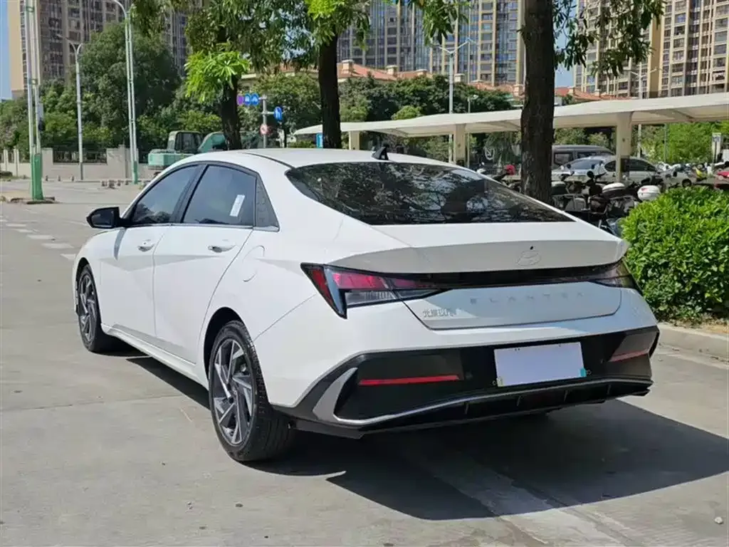 Hyundai Elantra 2023 из CN, фото 10