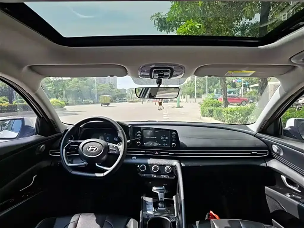Hyundai Elantra 2023 из CN, фото 4