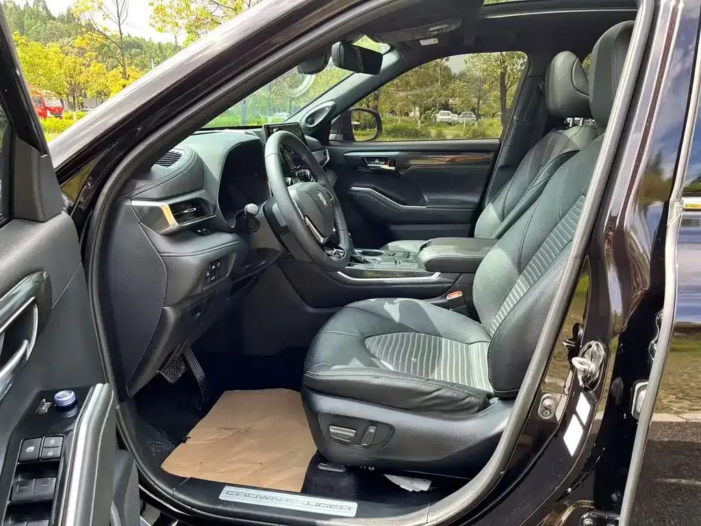 Toyota Crown Kluger 2022 из CN, фото 4