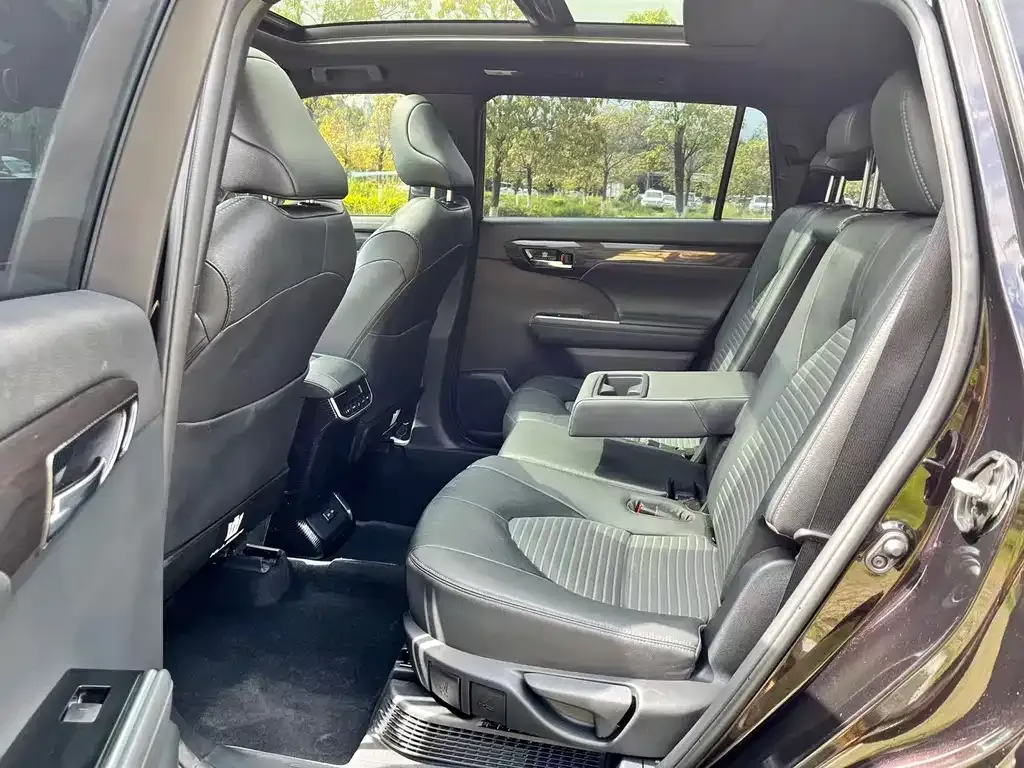 Toyota Crown Kluger 2022 из CN, фото 5