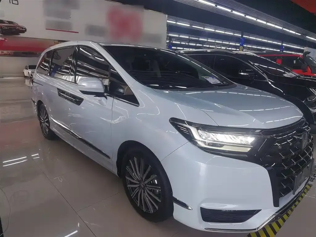 Honda Elysion 2024 из CN, фото 4