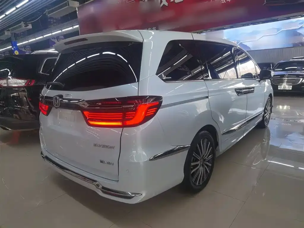 Honda Elysion 2024 из CN, фото 5